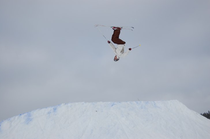 orsaken till att mina twintips knäcktes. Foto: Carina Landström. Åkare: Oscar Landström.