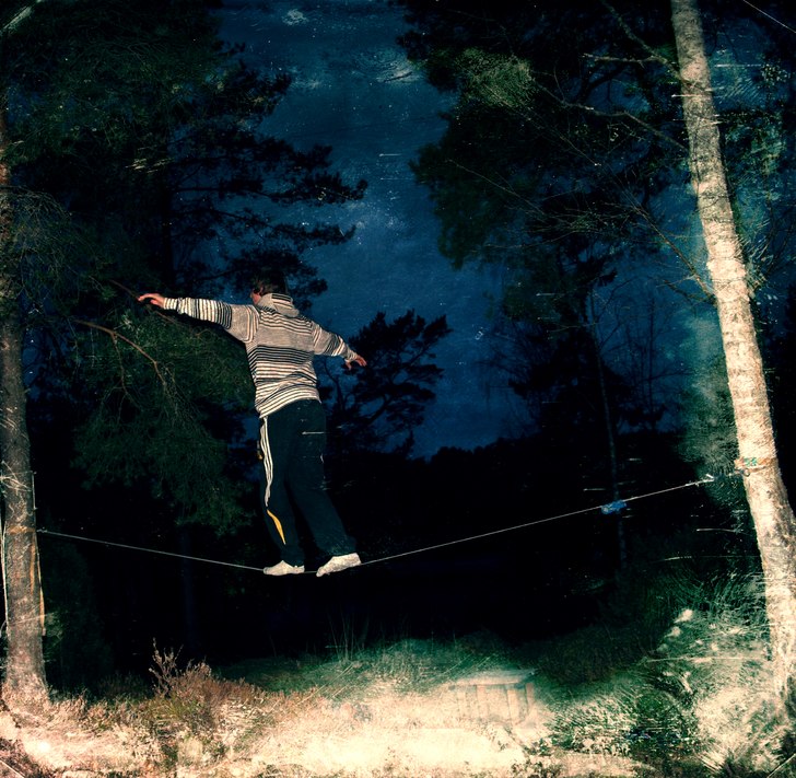 Slackline. Foto: Isak Ceimertz. Åkare: Jesper Sundström.