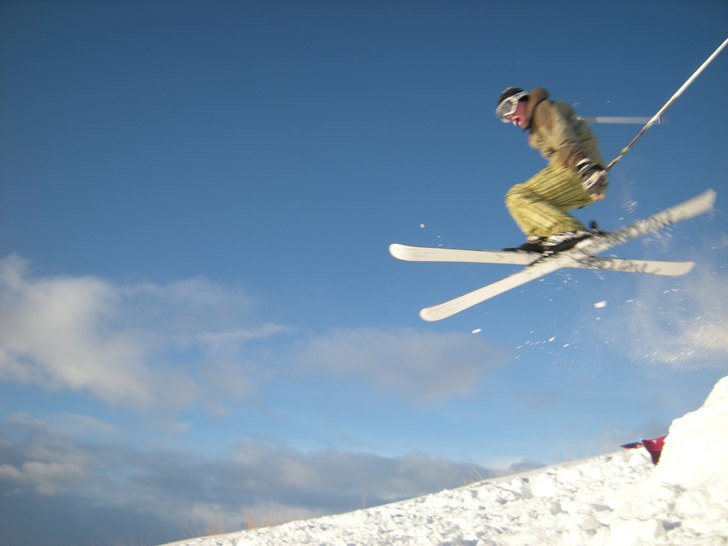 lite skidåkning i ravin. Foto: patrik dahlsten. Åkare: hemming nilsson.