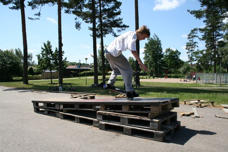 Nosemanual uppför boxen. Foto: Axel Åkerlund. Åkare: Vincent Lejtzen.