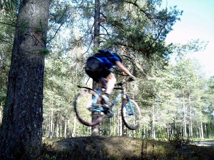 Fan vad kul det är och cykla!!. Foto: Johan Vall. Åkare: Jens Häggström.