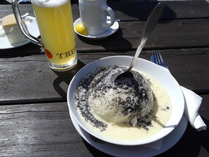 Germknödel och en radler..