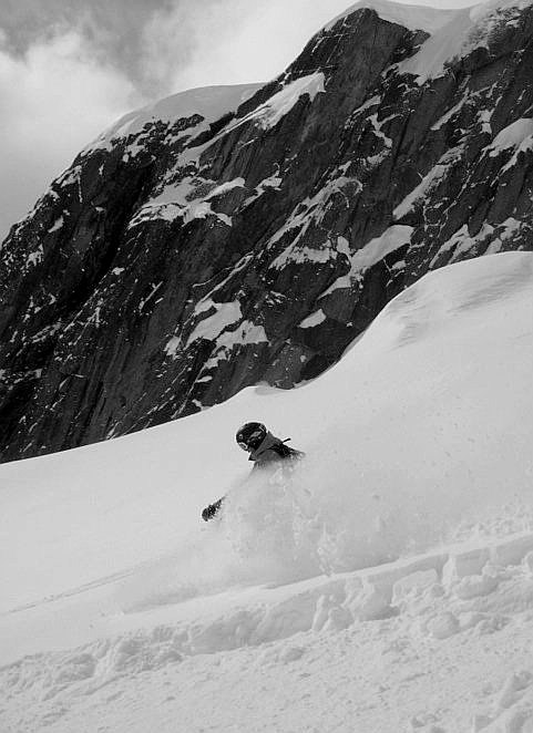 Djup dag på Grand Envers. Foto: Jacob andersson. Åkare: Simon Blide.