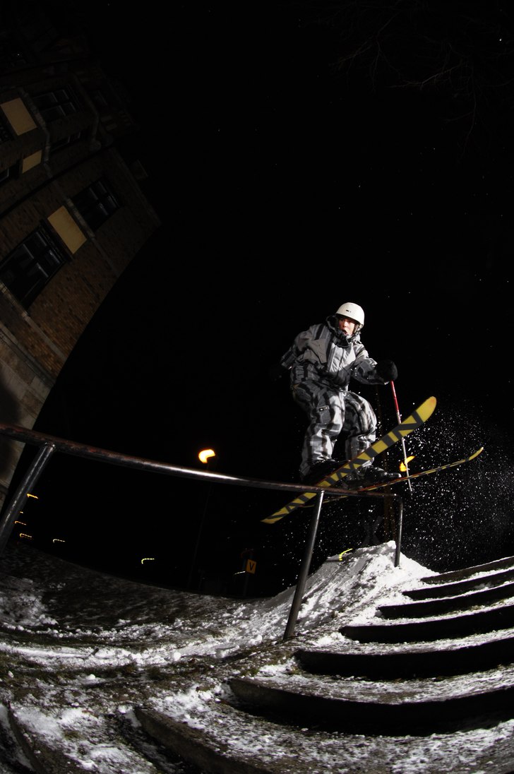 Jag Räjlar på ett räcke i hamnen.. Foto: Henke Johansson. Åkare: Karl Martin Ring.