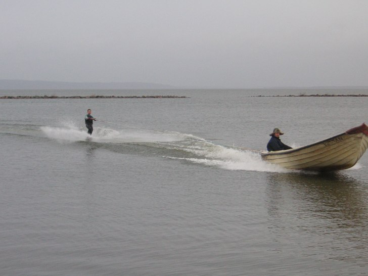 Linköpings vattenskidklubbs lilla traddition;) å. Foto: mats erikson. Åkare: Gustaf Nordenhed.