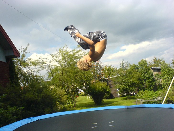 backflip. Foto: joel elofsson. Åkare: emilhammarström.