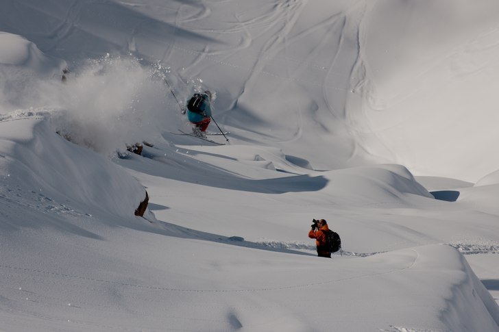 Två fotografer och en sten. Foto: Hans Sellberg. Åkare: Christian Fickler.