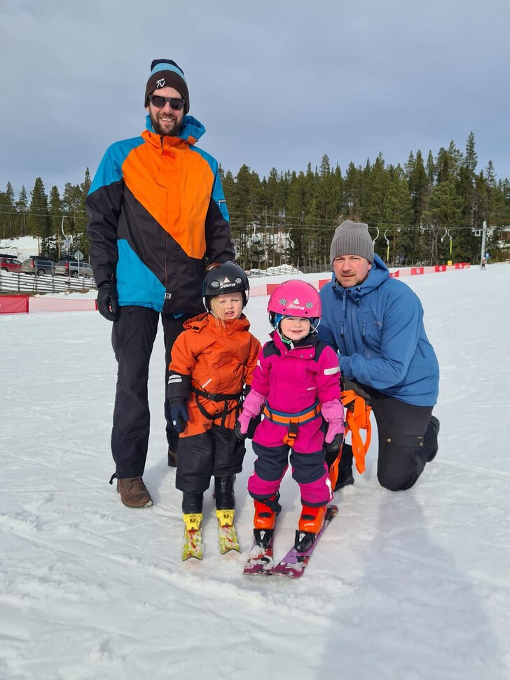 Nästa generations skidåkare provar på för för.