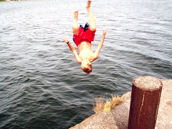 En skön front-flip!. Foto: Micke Båth-Hallén. Åkare: Jakob Björkman.