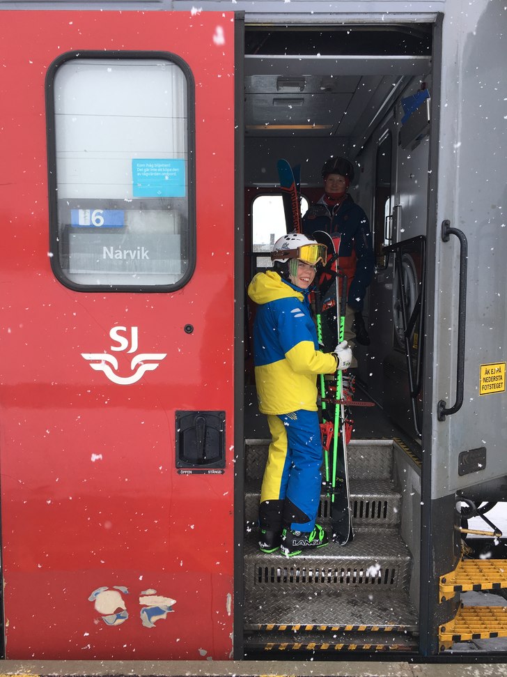 @maxx_palm och Jag tar en liten tur till Gränsen .