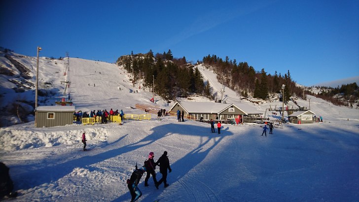 Da er vi igang :-)
Klokken 10 idag åpnet vi for s.