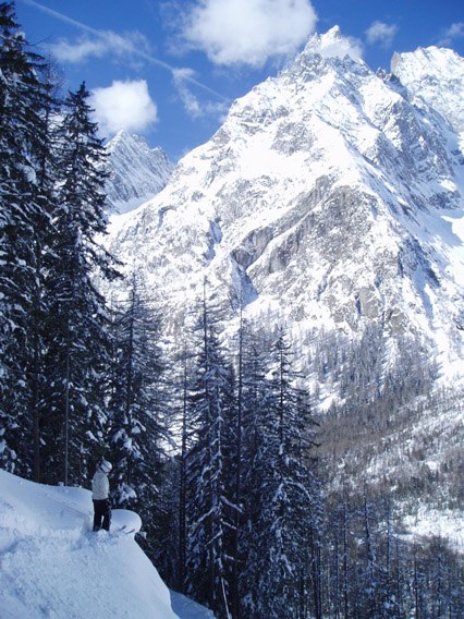 Gabbe blickar ut över Monte Bianco. Foto: Cecilia Berghammer. Åkare: Gabriel Riva.