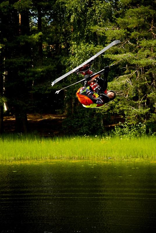 Flat 5 i vattenhoppet, grym bild Alric;) Elsa var . Foto: Alric Ljunghager. Åkare: Anton Villberg.