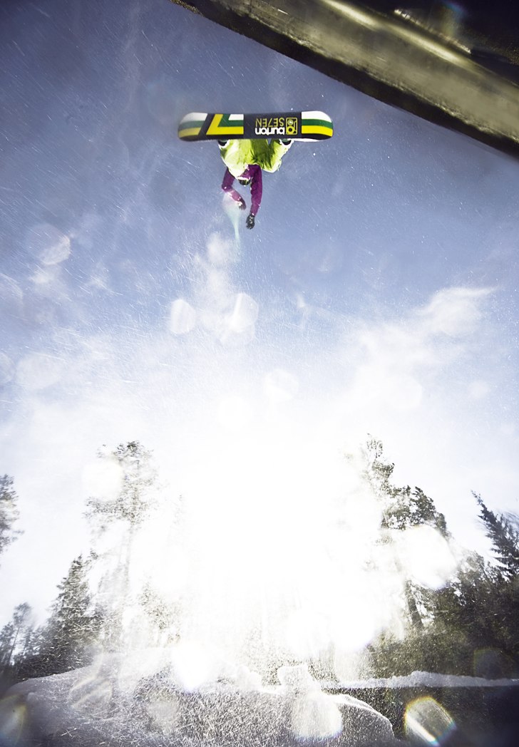 Dropp vid vatten dammen i Hemsedal en blåsig dag.. Foto: Kristoffer Andersson. Åkare: Erik.