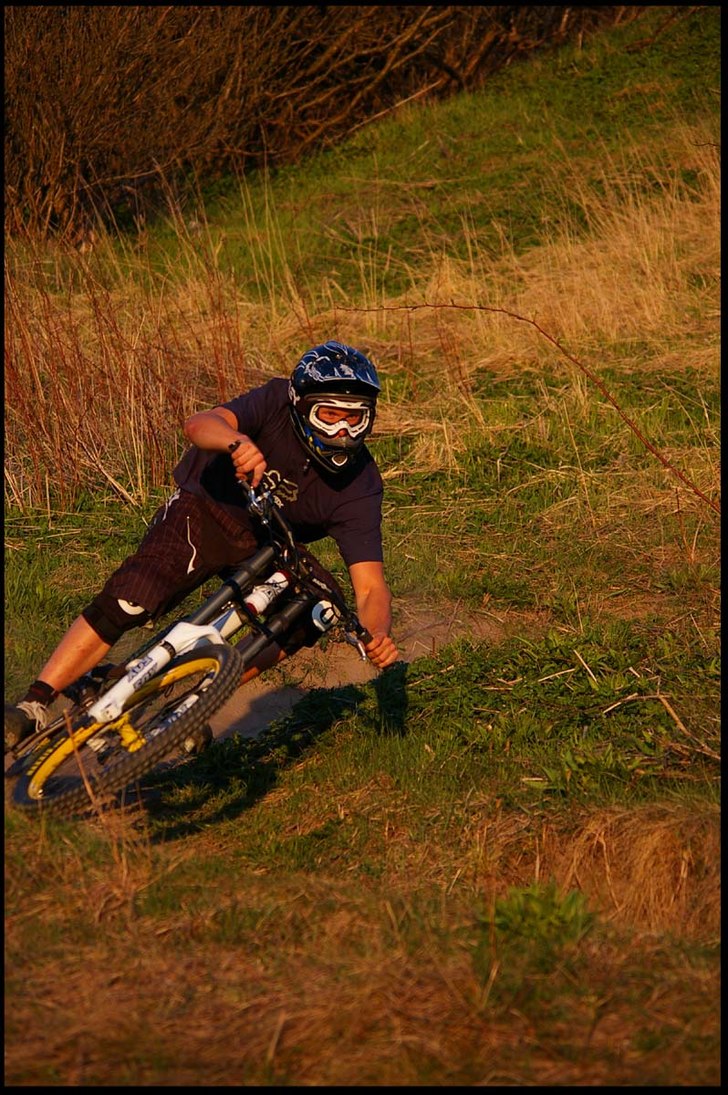 Robin kör sväng. Foto: Niklas Wallner. Åkare: Robin Wallner.