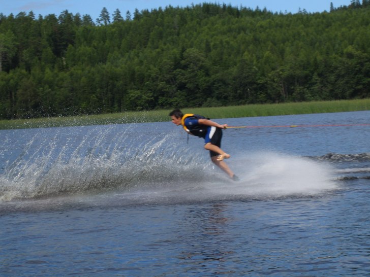 baklänges på en skida. Foto: Viktor frisk. Åkare: Jesper Westlin.