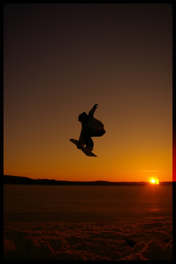 bc kick i solnedgång. Foto: Markus Almroth. Åkare: manne edman.