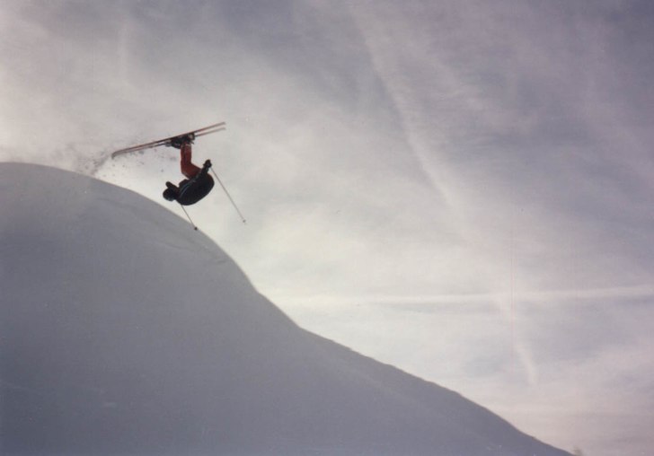 FRONTFLIP in Deeeep Snow!

Pic taken in 1998.. Foto: Unknown. Åkare: Magnus Eriksson.