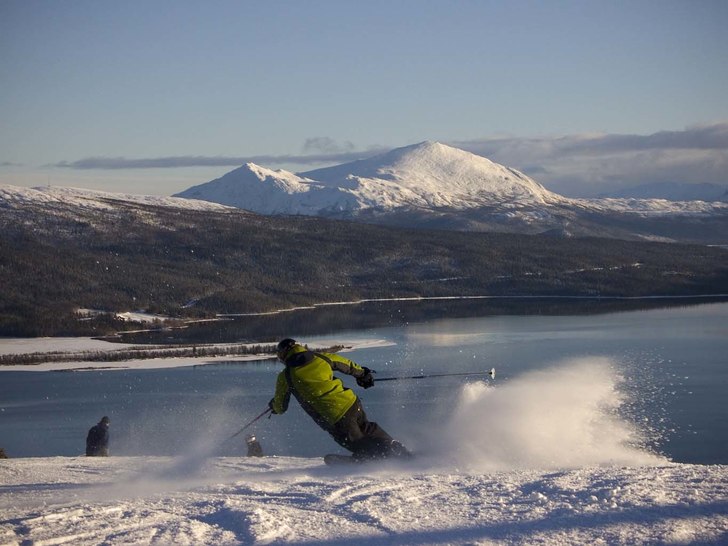 Första svängarna för säsongen i ett höst vack. Foto: Daniel Forsberg. Åkare: Joakim björnehall.