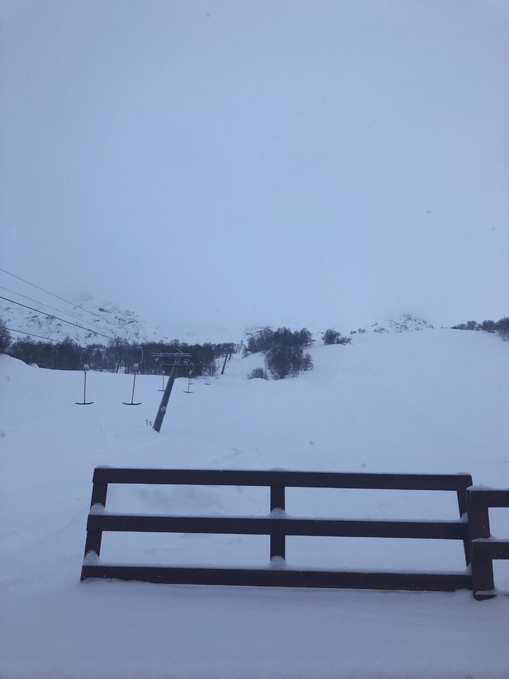 Søndag
I dag er det -1 grader, lett snøfall og v.