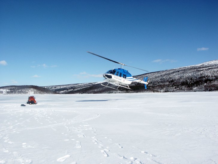 Heliski med HeliNord i Kittelfjäll under den snö. Foto: Jonas Emilsson. Åkare: Flygtjänsts helikopter.