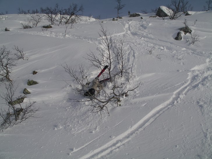 Haha sköönaste kraschen! :P:P:D. Foto: Linnea Kvick. Åkare: Rasmus Sundhberg.