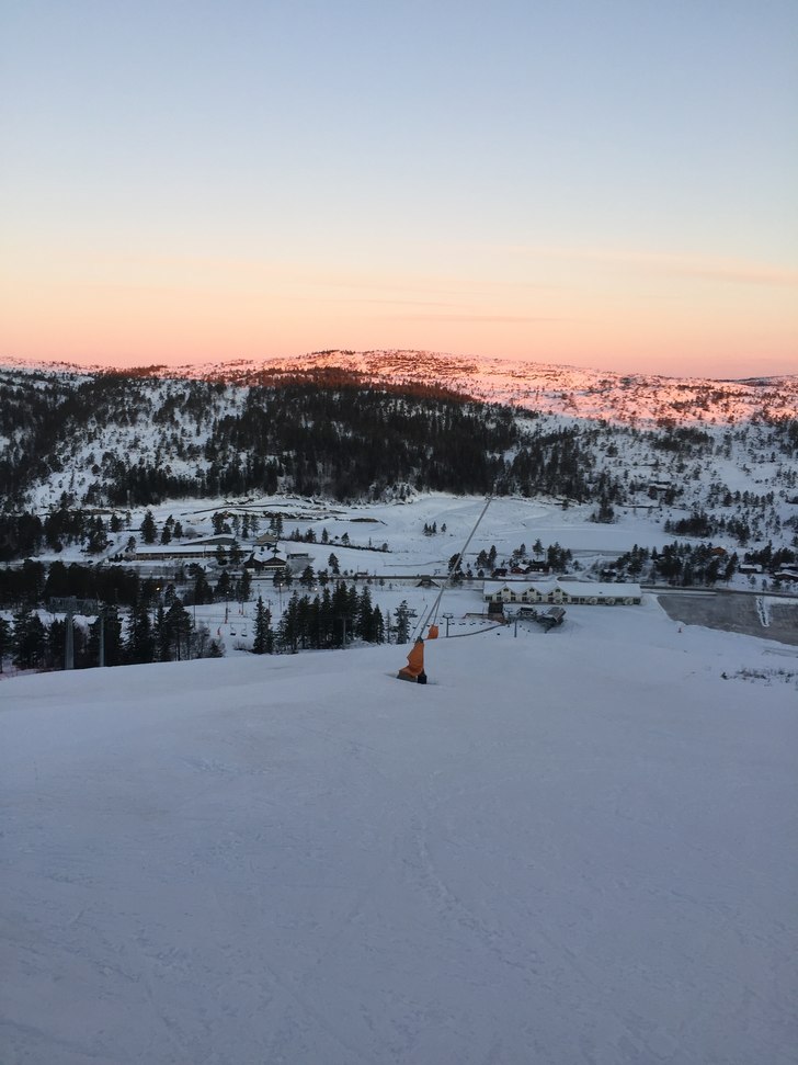 Stor sol på Gautefal idag
Velkommen til oss.
Hei.