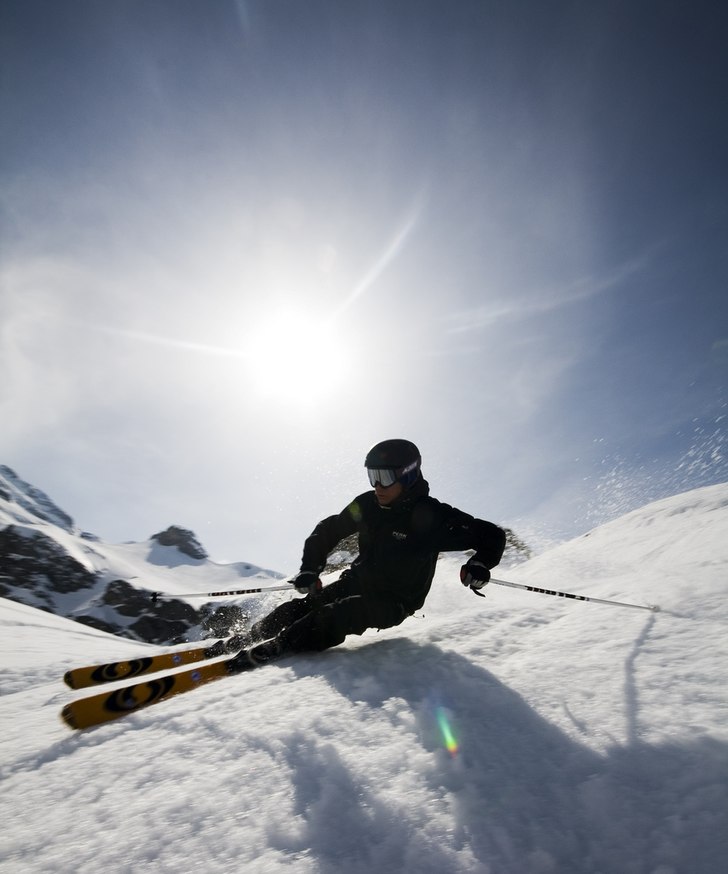 Slutet av säsongen i Engelberg med perfekt väder. Foto: Karl Green. Åkare: Jonte Brzezinski.
