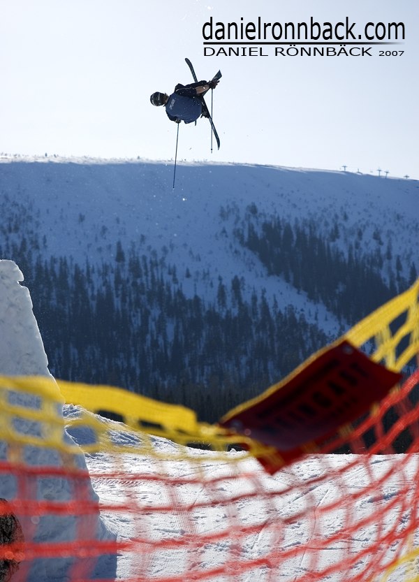 Produkten av en solig dag och en duktig fotograf!. Foto: Daniel Rönnbäck. Åkare: Henrik Gustafsson.