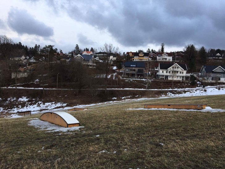 Snøen er dessverre borte :(
Snøen har smeltet og.