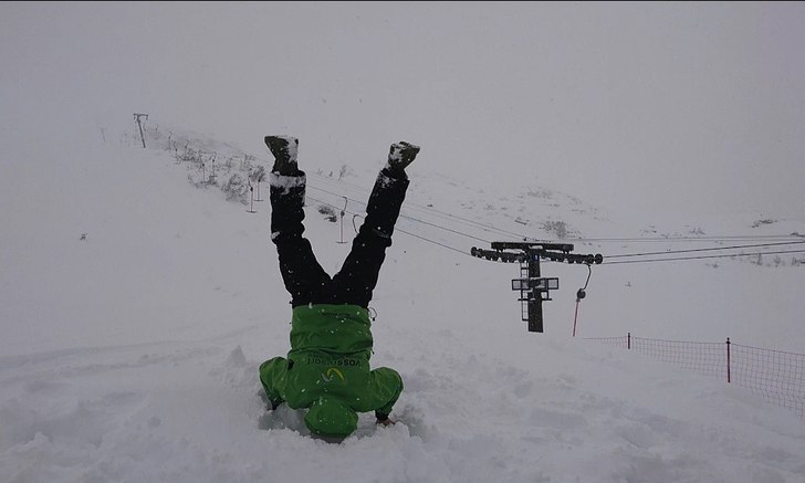 Pudderfest! 
Me har fått 20 cm og det snjoar fram.