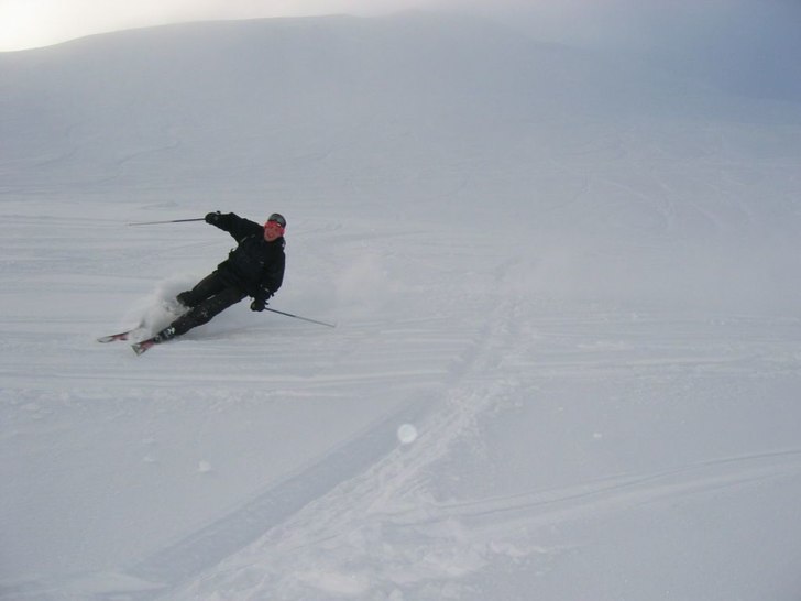 En götte dag på baksidan av Åre-skutan.. Foto: Flu. Åkare: Emil Liljert.
