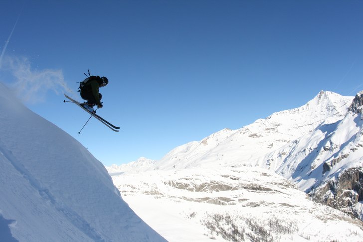 Powder fun in the Alps. Foto: Brad Masters. Åkare: Surefoot.