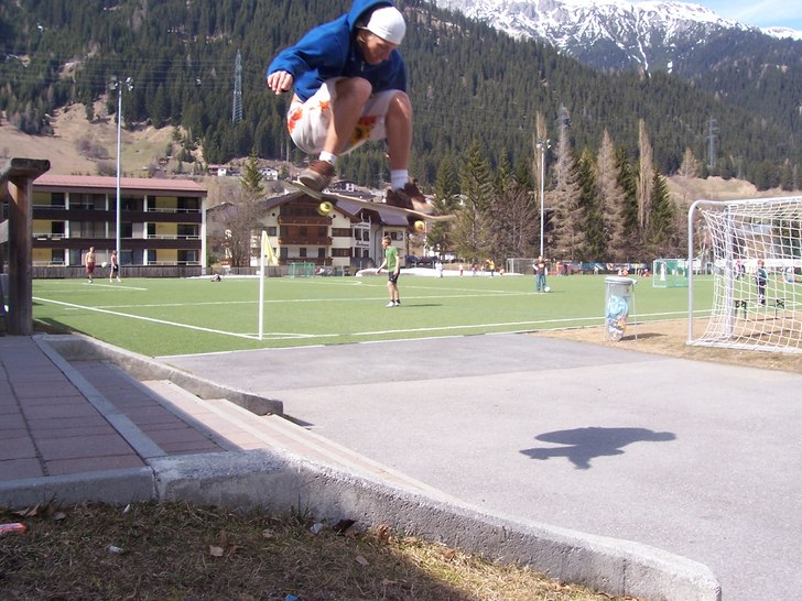 Alla spelade fotboll utom Rocco han ville ju visa . Foto: David. Åkare: Rocco.