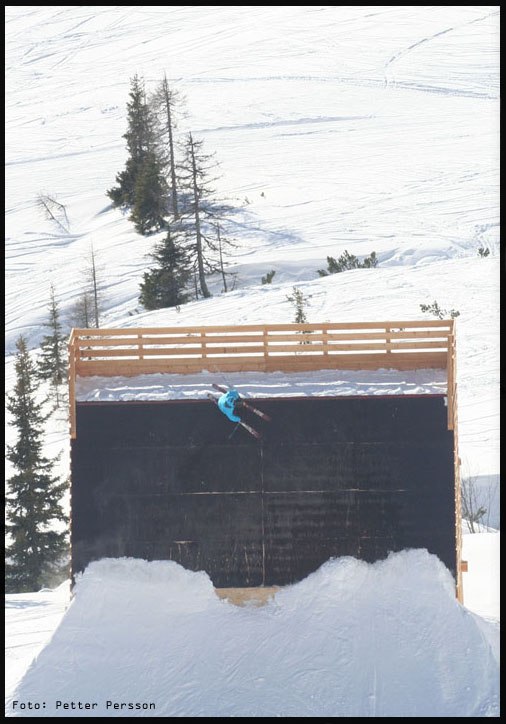Liten wallride i Absolut parken i Flachauwinkl. Foto: Petter Persson. Åkare: Jonas Persson.