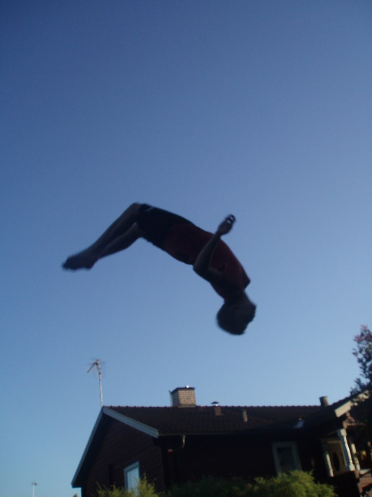 Jag backflip :). Foto: Hannes. Åkare: Emil.