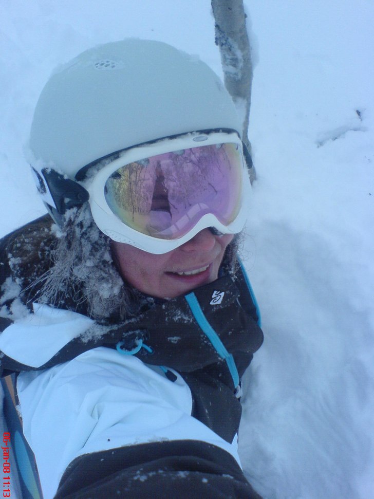 Inbäddad i puder!! MMMmm =D. Foto: Vera Ason. Åkare: me.