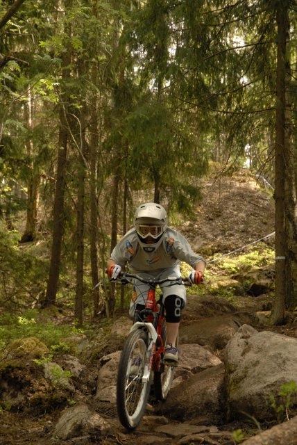 Downhill rejs i väsjö.. Foto: Hugo Någonting. Åkare: Calle Lustfeldt.