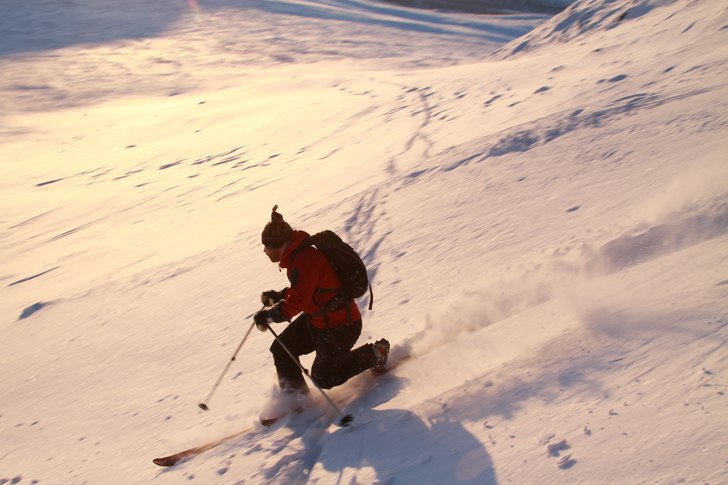 Några svängar nedför Digerhogna. Foto: Torkel Carlsson. Åkare: Anders Sundin.
