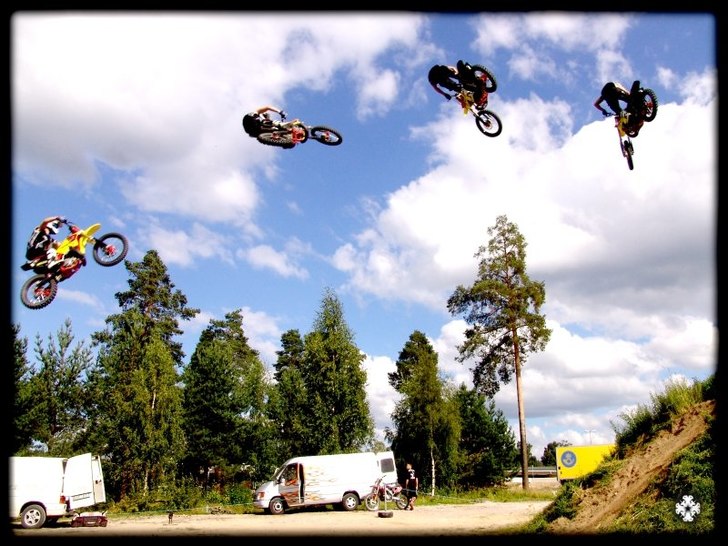 Loggan gör en fet whip!. Foto: freeride81. Åkare: Loggan.