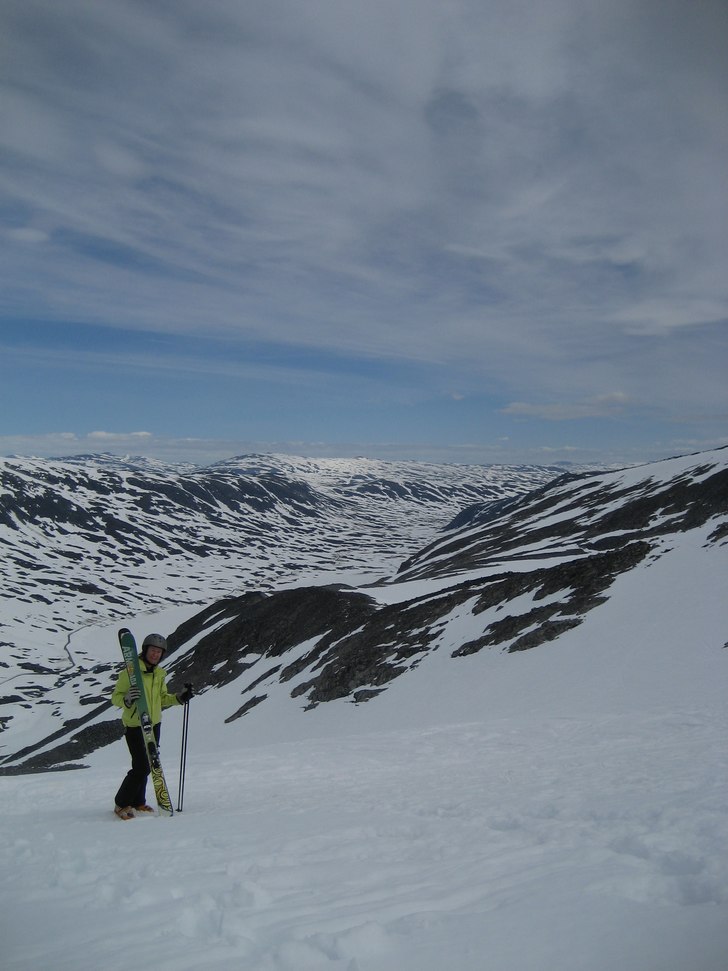 På väg uppför...för att hitta lite offpist.
D. Foto: Magnus Andreasson. Åkare: Magnus o Lisa Andreasson.