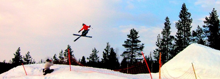 Liten hopp i Levi.. Foto: Pirjo Saxelin. Åkare: Tommi Saxelin.