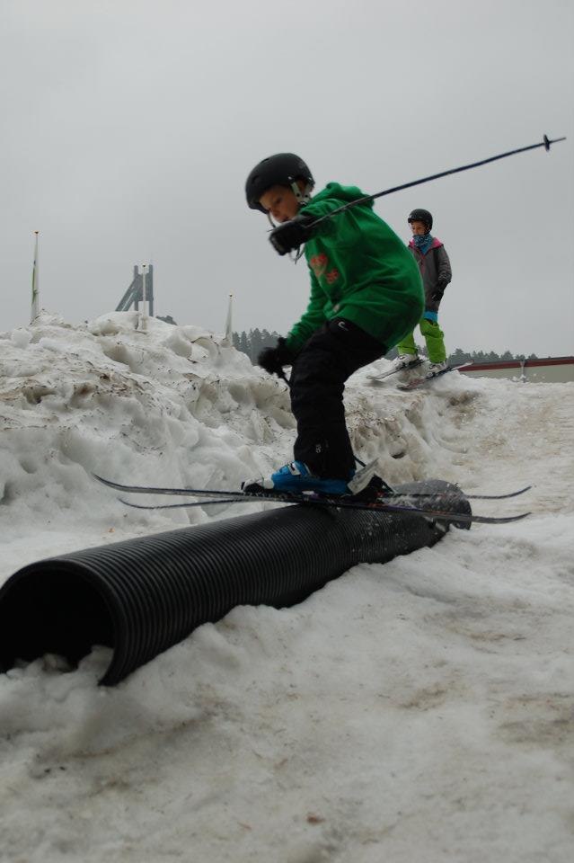 ja railar på ett rör vid lugnet.. Foto: dan nygren(daddy). Åkare: andreas nygren(jag).