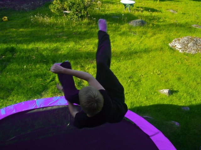 Provade olika vinklar, såhär blev resultatet.. Foto: Niklas. Åkare: Sanoj.