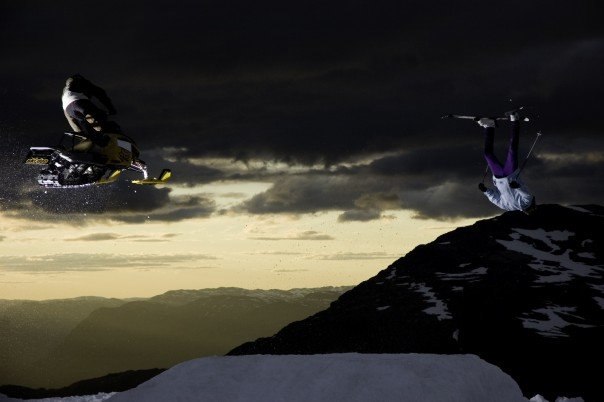 Snowmobile Vs Skier........ Foto: Ola Molin. Åkare: Ad@m.