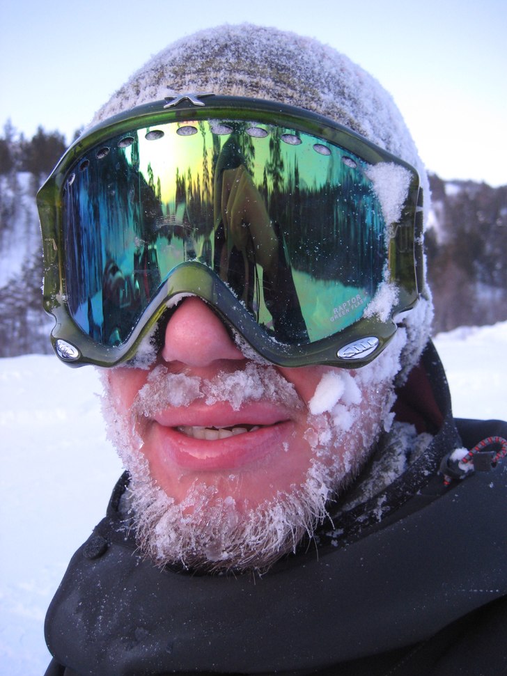 Dagstur till backen i Alta, det hade snöat den ve. Foto: Johan Brännström. Åkare: Martin Persson.