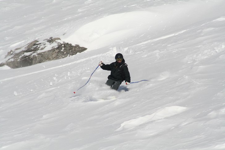 vindpackat och ett littet dropp.. men kul va de:). Foto: skidguiden Oscar. Åkare: Staffan Zackrisson.
