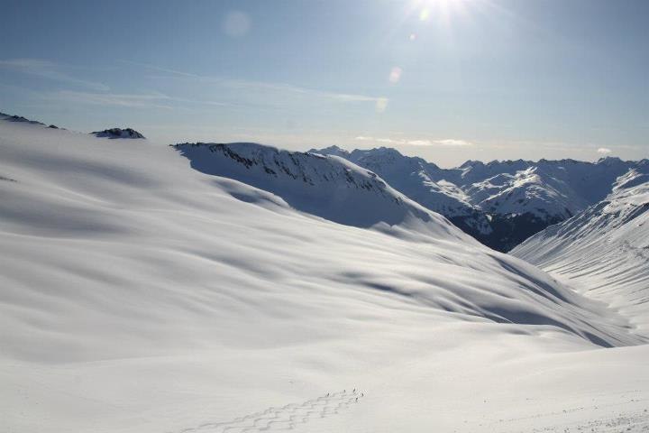 Sista transporaket ner mot en vantande heli.. Foto: Markus K. Åkare: Jag, Z, Legendaren, Jojjo och Mad Dog.