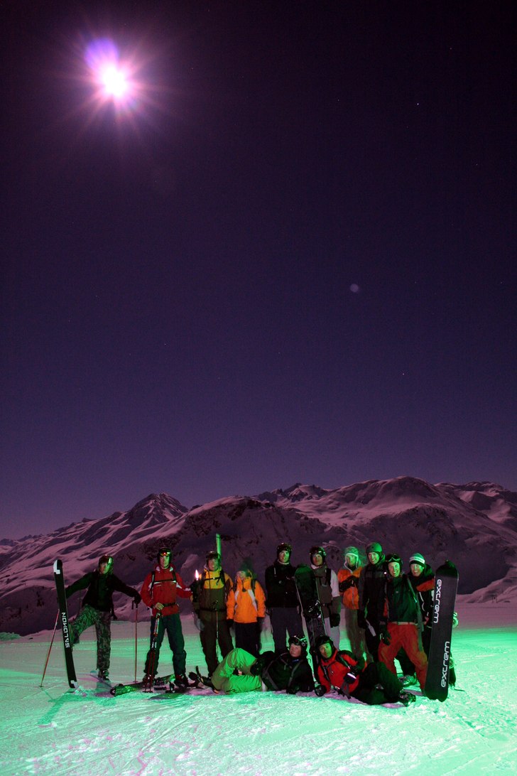 Den årliga moonlighthikingen. Klättringen börja. Foto: Niklas Holmberg. Åkare: Pettneu Campers.