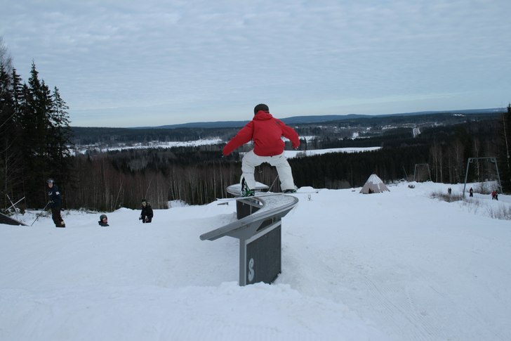 Jesper kör s-rail. Foto: Tomas Lundin. Åkare: Jeppe.